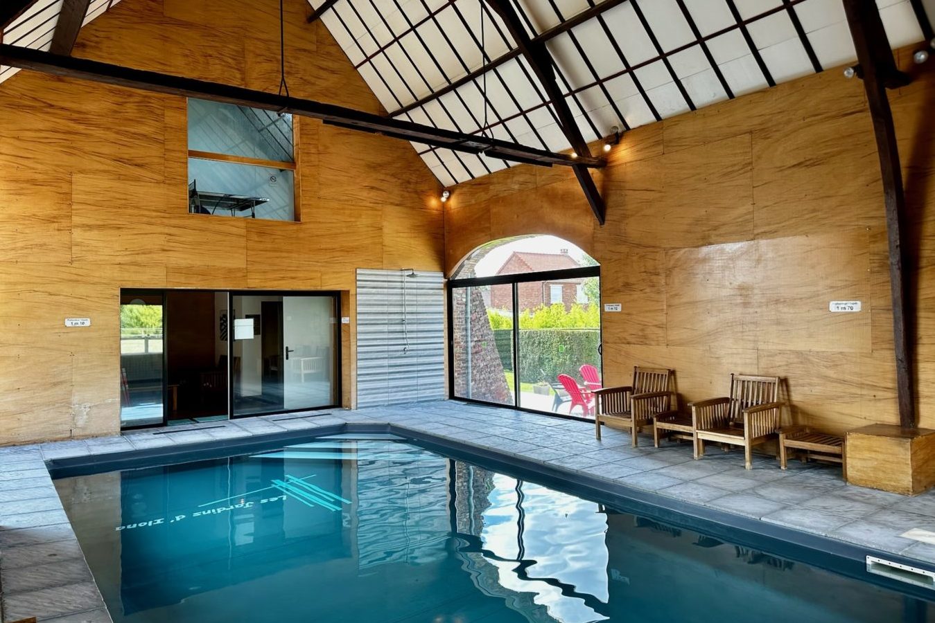 piscine vue oblique vers terrasse