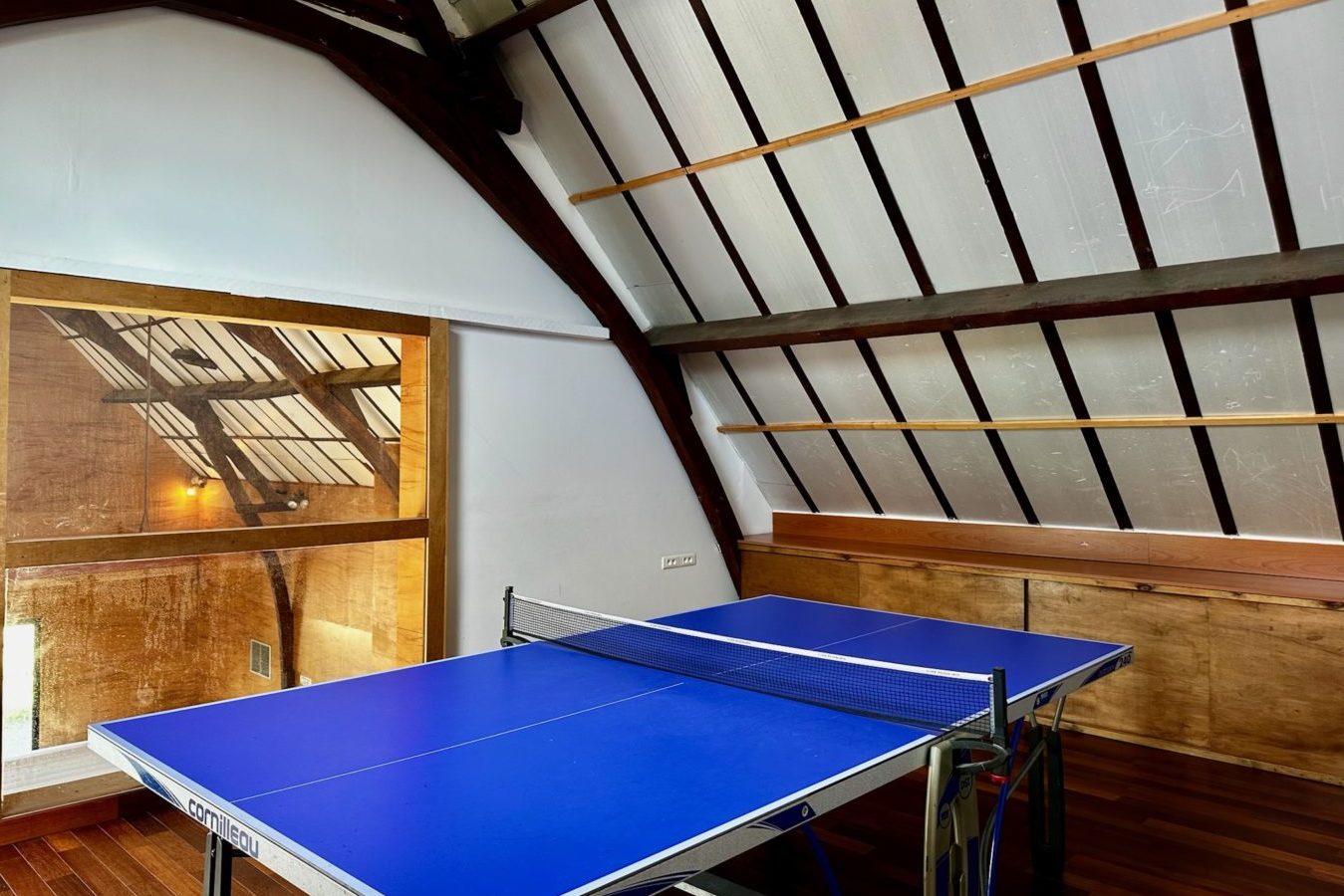 salle ping pong et fenetre