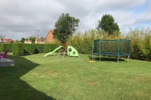 jardin trampoline et aire de jeux